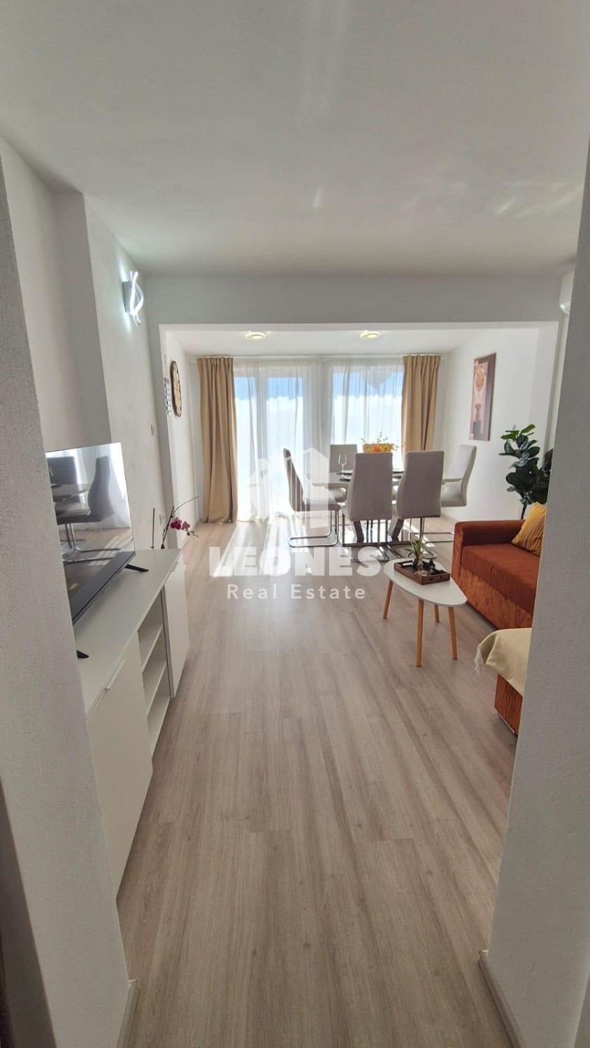 Prenovljeno stanovanje z vrtom blizu morja v Novigradu