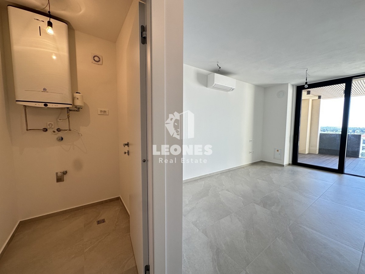 Kvalitetno stanovanje v luksuzni novogradnji z dvigalom in pogledom na morje v Novigradu