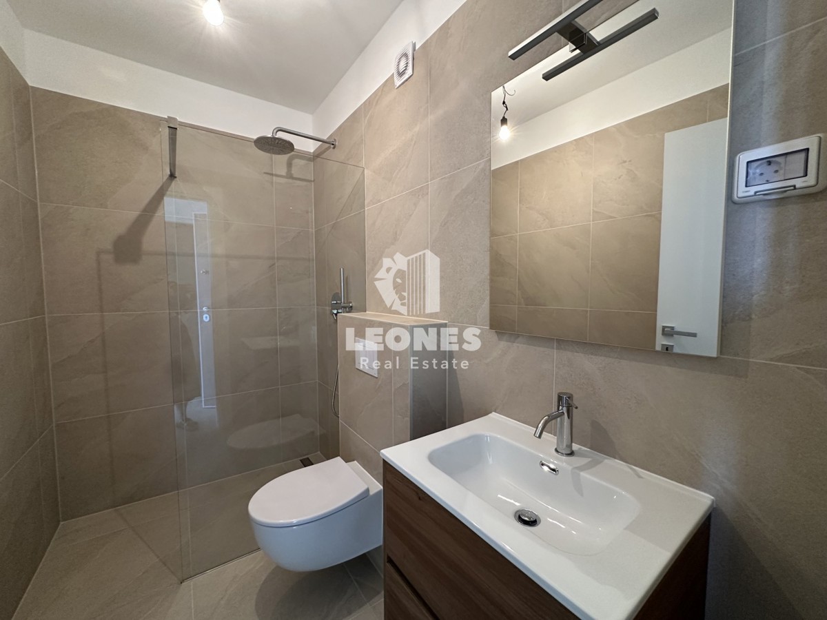 Kvalitetno stanovanje v luksuzni novogradnji z dvigalom in pogledom na morje v Novigradu