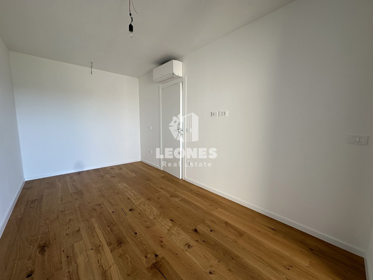 Kvalitetno stanovanje v luksuzni novogradnji z dvigalom in pogledom na morje v Novigradu