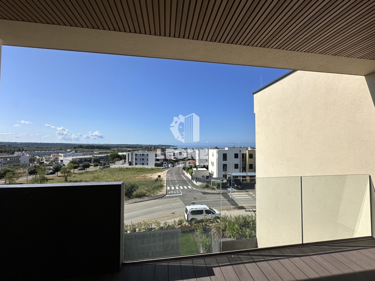 Kvalitetno stanovanje v luksuzni novogradnji z dvigalom in pogledom na morje v Novigradu