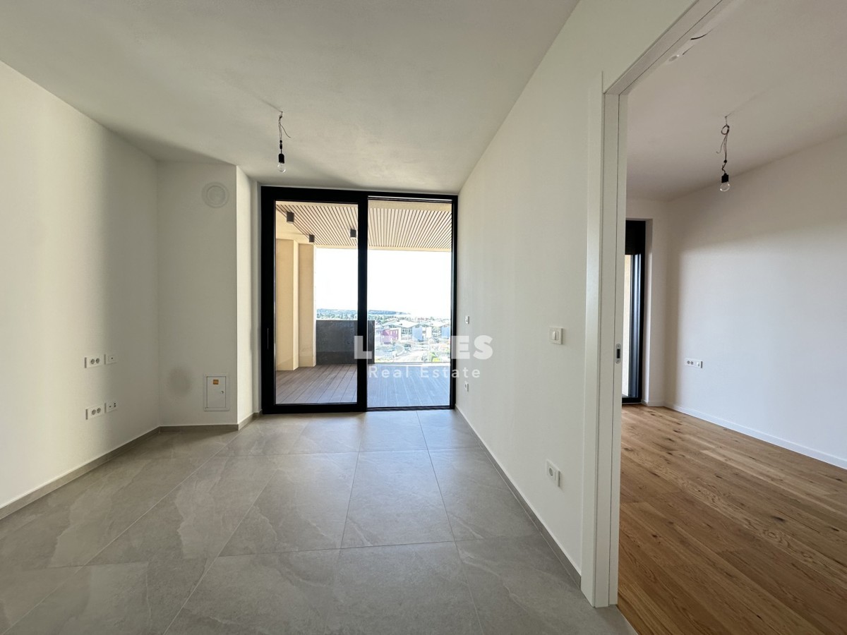 Kvalitetno stanovanje v luksuzni novogradnji z dvigalom in pogledom na morje v Novigradu