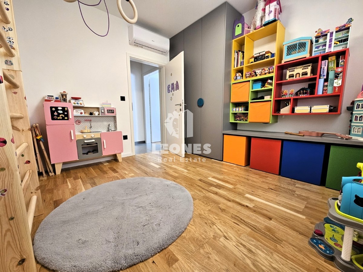 Moderno opremljeno stanovanje z garažnim mestom v Umagu
