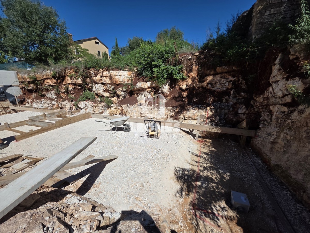 Moderna dvojček hiša z bazenom v bližini Umaga