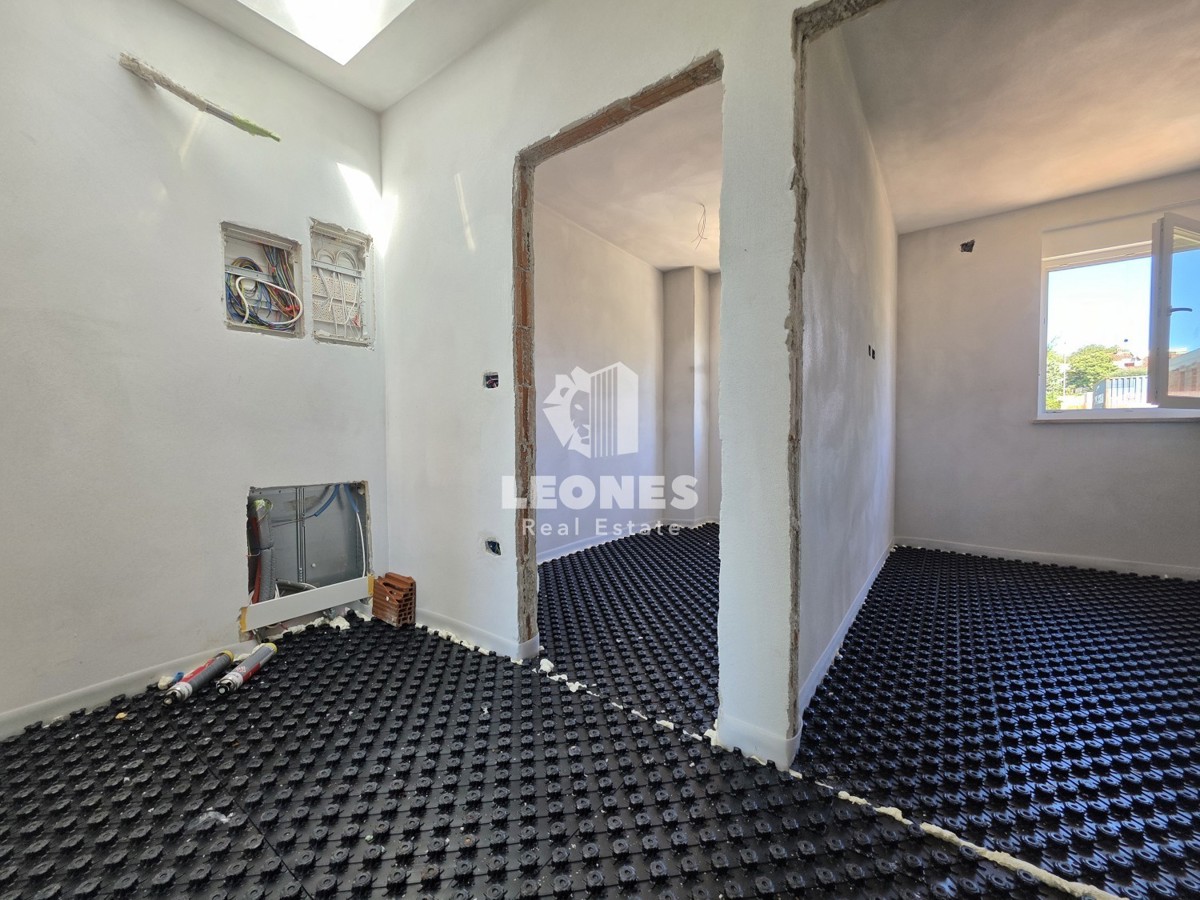 Moderna dvojček hiša z bazenom v bližini Umaga