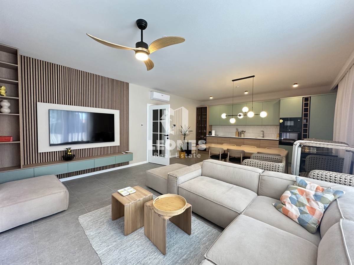 Hochwertige Maisonette-Wohnung mit Pool, voll ausgestattet in Tar