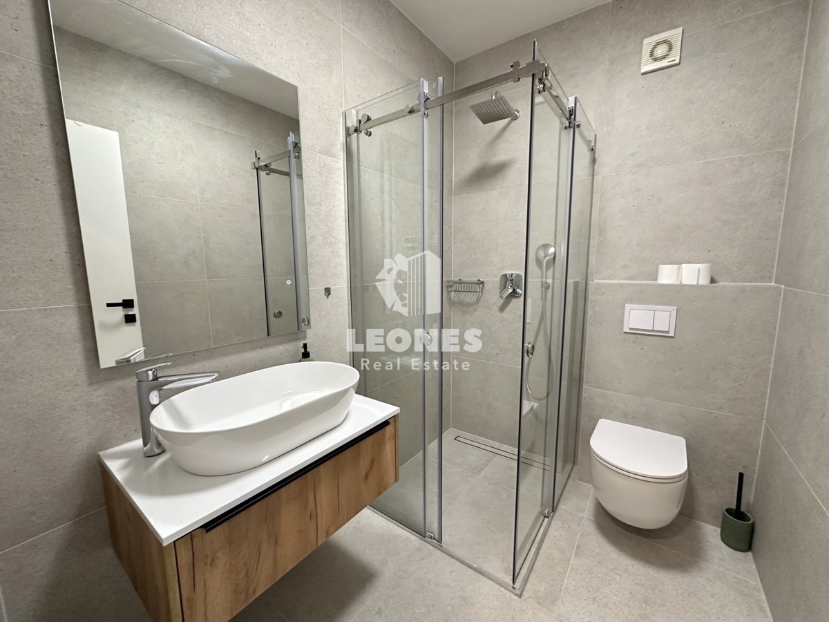 Hochwertige Maisonette-Wohnung mit Pool, voll ausgestattet in Tar