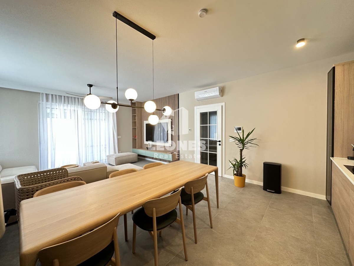 Hochwertige Maisonette-Wohnung mit Pool, voll ausgestattet in Tar