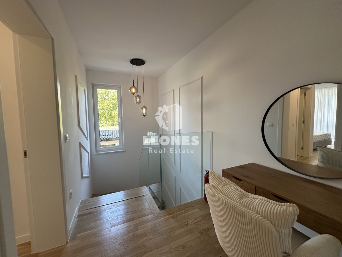 Hochwertige Maisonette-Wohnung mit Pool, voll ausgestattet in Tar