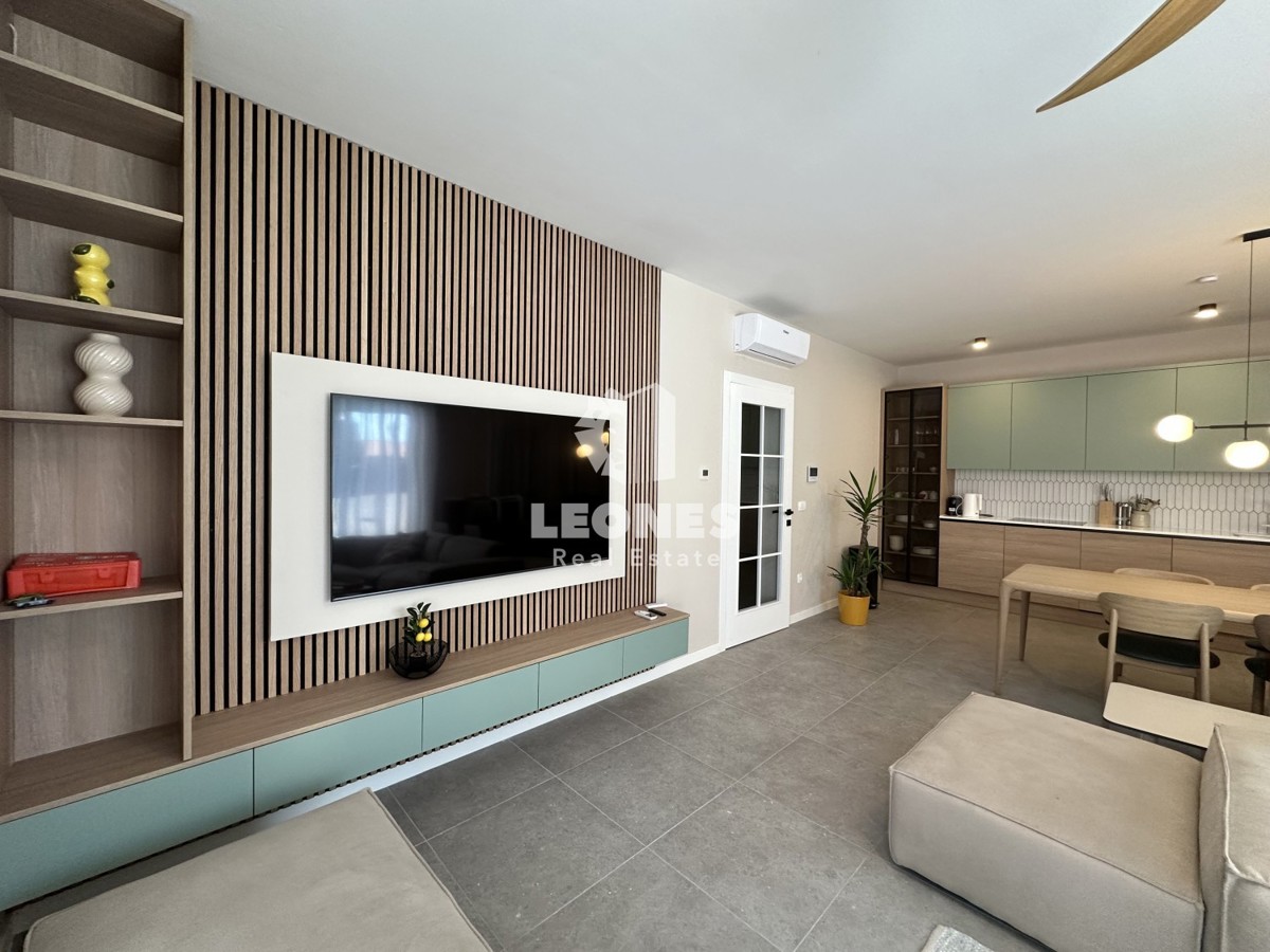 Hochwertige Maisonette-Wohnung mit Pool, voll ausgestattet in Tar