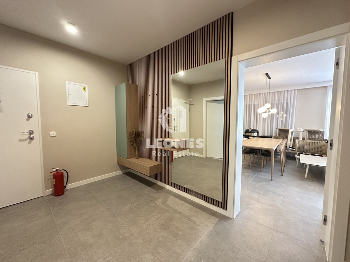 Hochwertige Maisonette-Wohnung mit Pool, voll ausgestattet in Tar