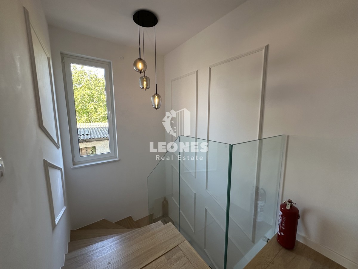 Hochwertige Maisonette-Wohnung mit Pool, voll ausgestattet in Tar