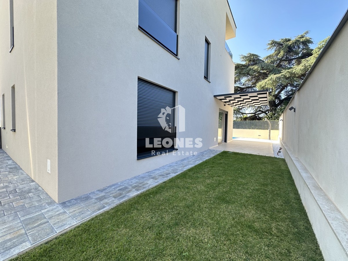 Hochwertige Maisonette-Wohnung mit Pool, voll ausgestattet in Tar