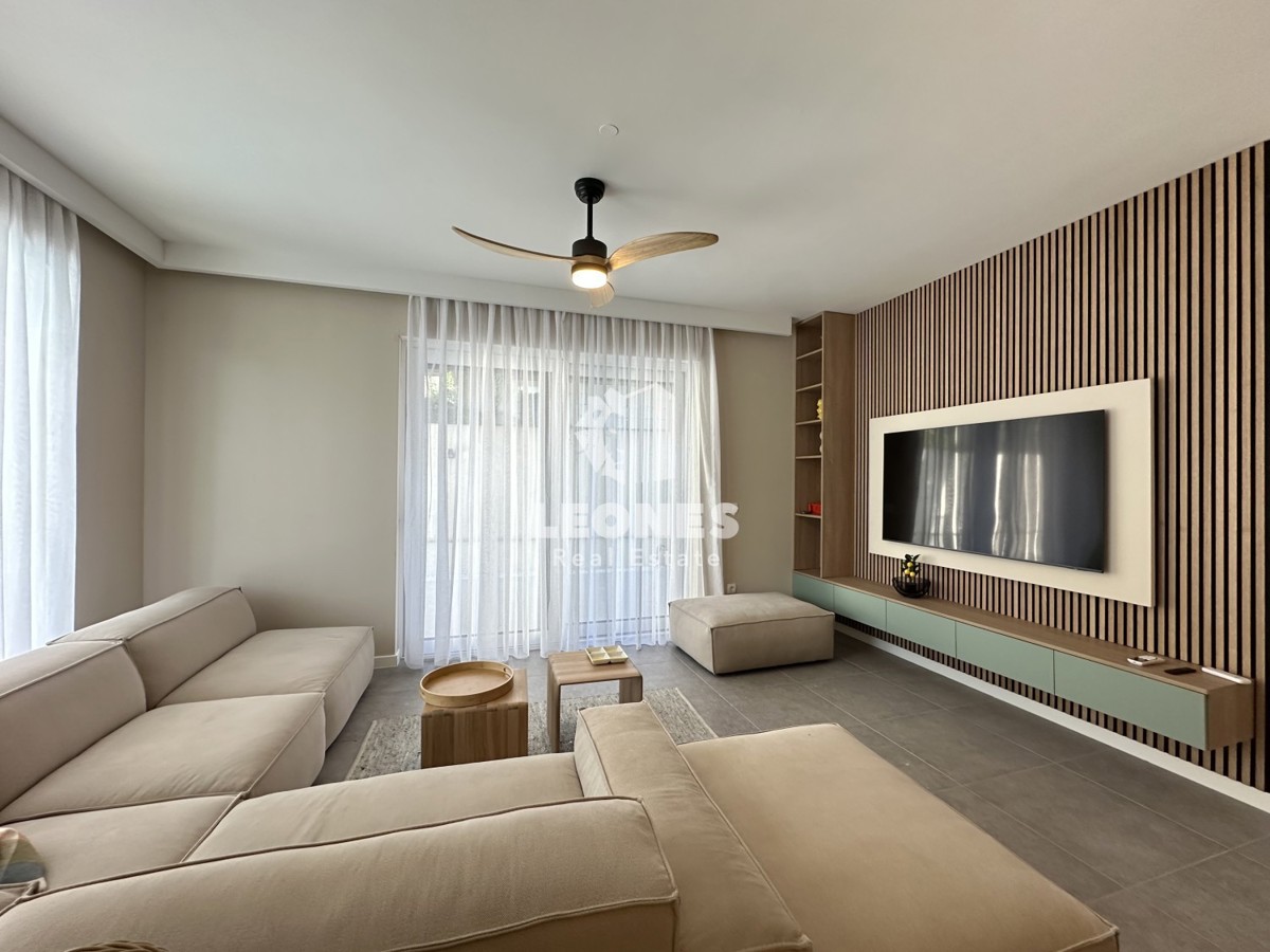 Hochwertige Maisonette-Wohnung mit Pool, voll ausgestattet in Tar