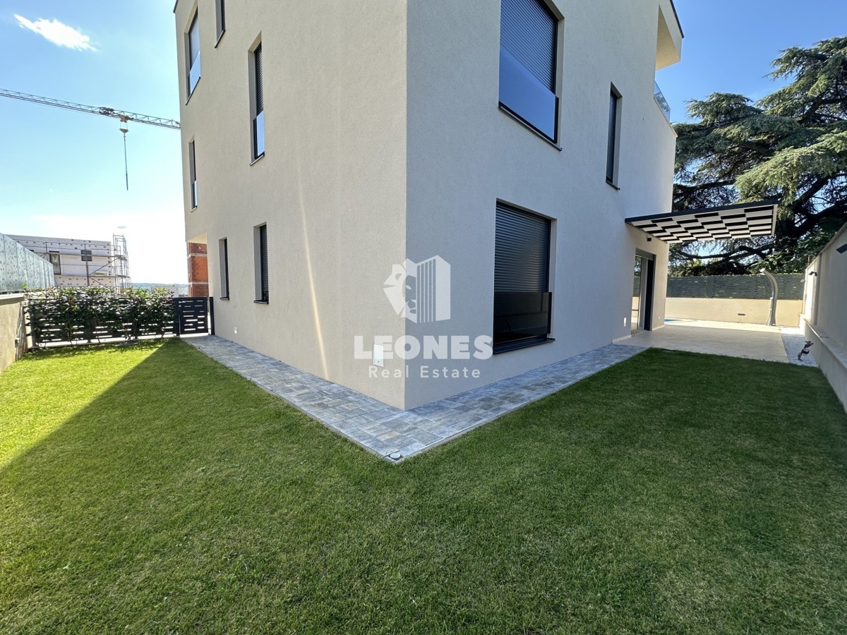 Hochwertige Maisonette-Wohnung mit Pool, voll ausgestattet in Tar