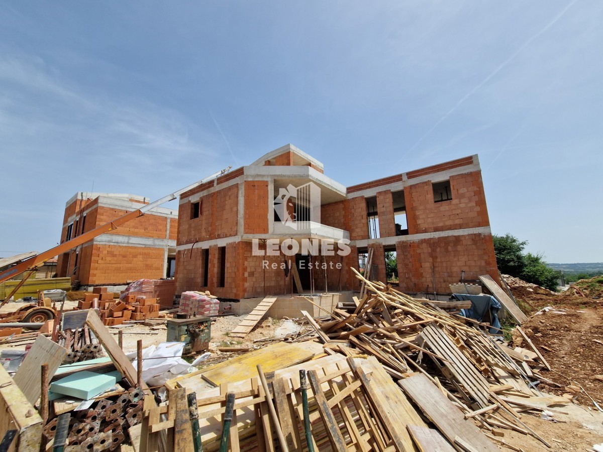 Impresivna vila z bazenom in pogledom na morje v bližini Poreča