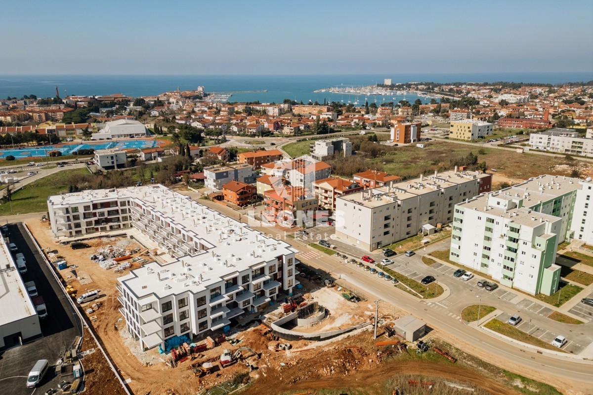 Kvalitetno stanovanje z vrtom v novi stavbi v bližini vseh vsebin v Umagu