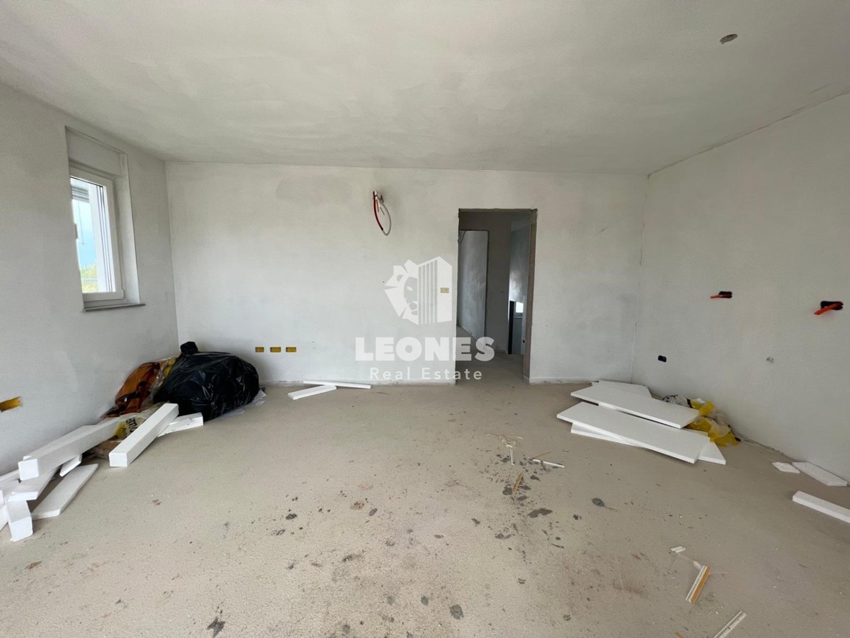 Čudovit, atraktiven penthouse v 2. nadstropju v bližini Poreča