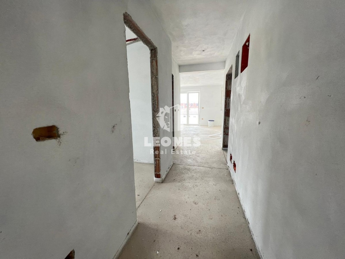Čudovit, atraktiven penthouse v 2. nadstropju v bližini Poreča