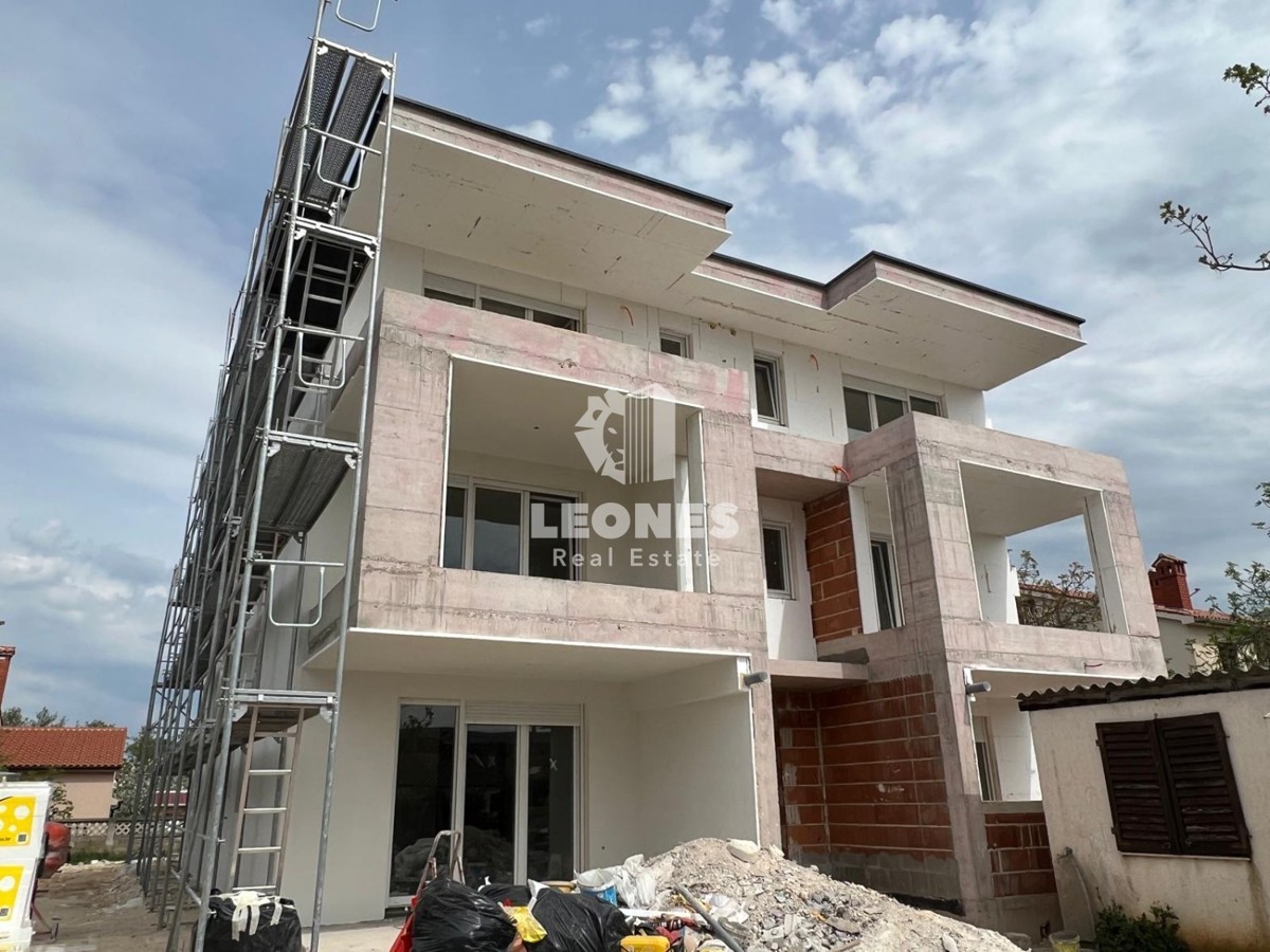 Čudovit, atraktiven penthouse v 2. nadstropju v bližini Poreča