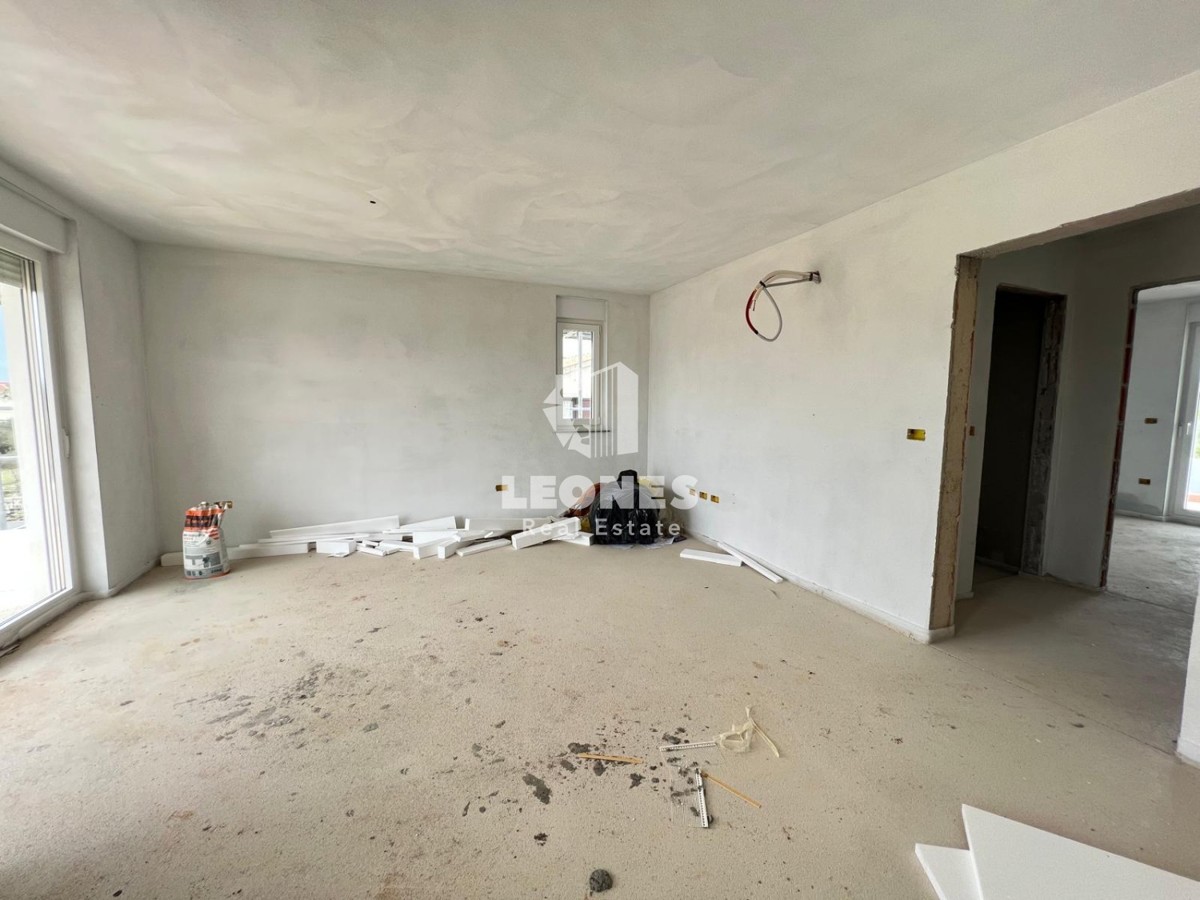 Čudovit, atraktiven penthouse v 2. nadstropju v bližini Poreča