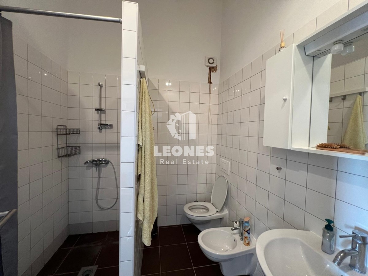 Stanovanje na atraktivni lokaciji s čudovitim pogledom na morje, le 700m od centra Novigrada