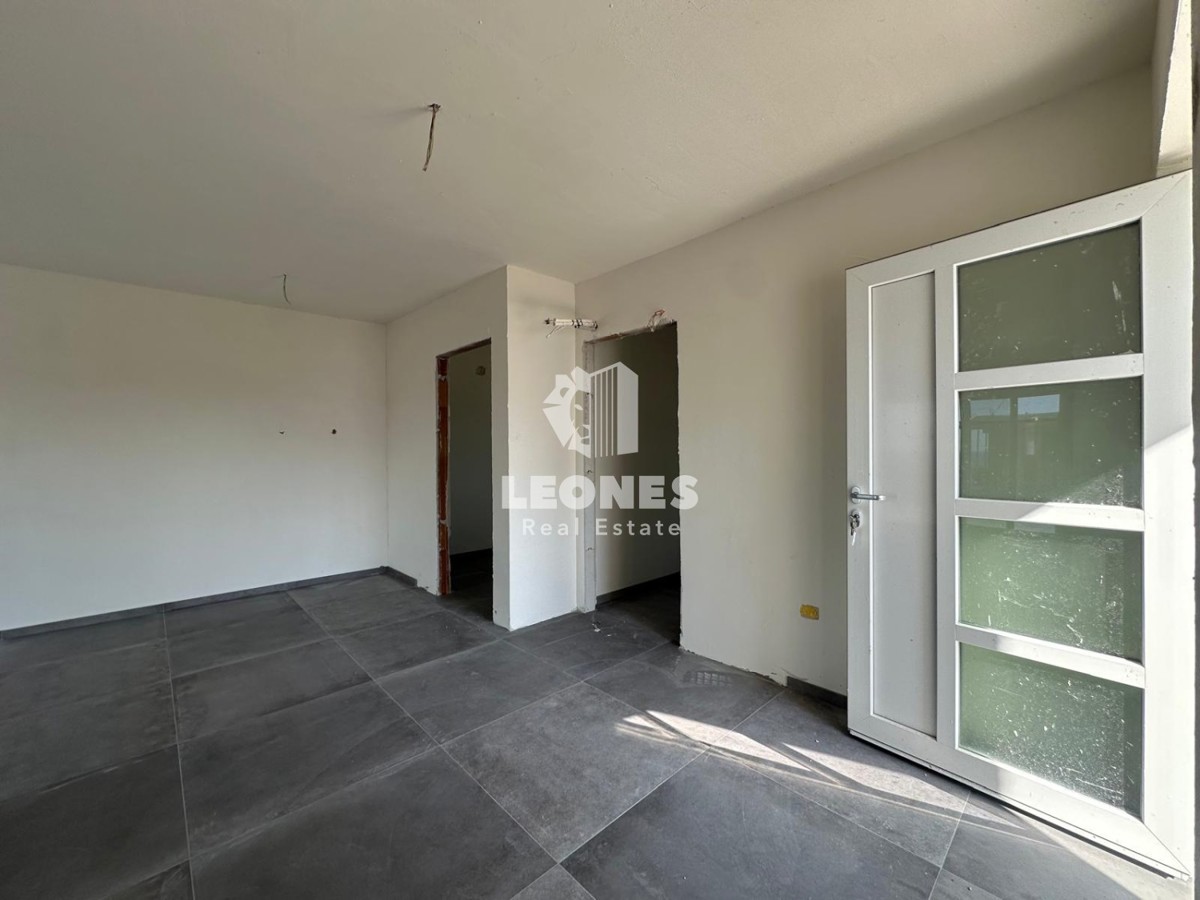 Stanovanje v novogradnji z dvema spalnicama in strešno teraso s pogledom na morje v Zambratiji