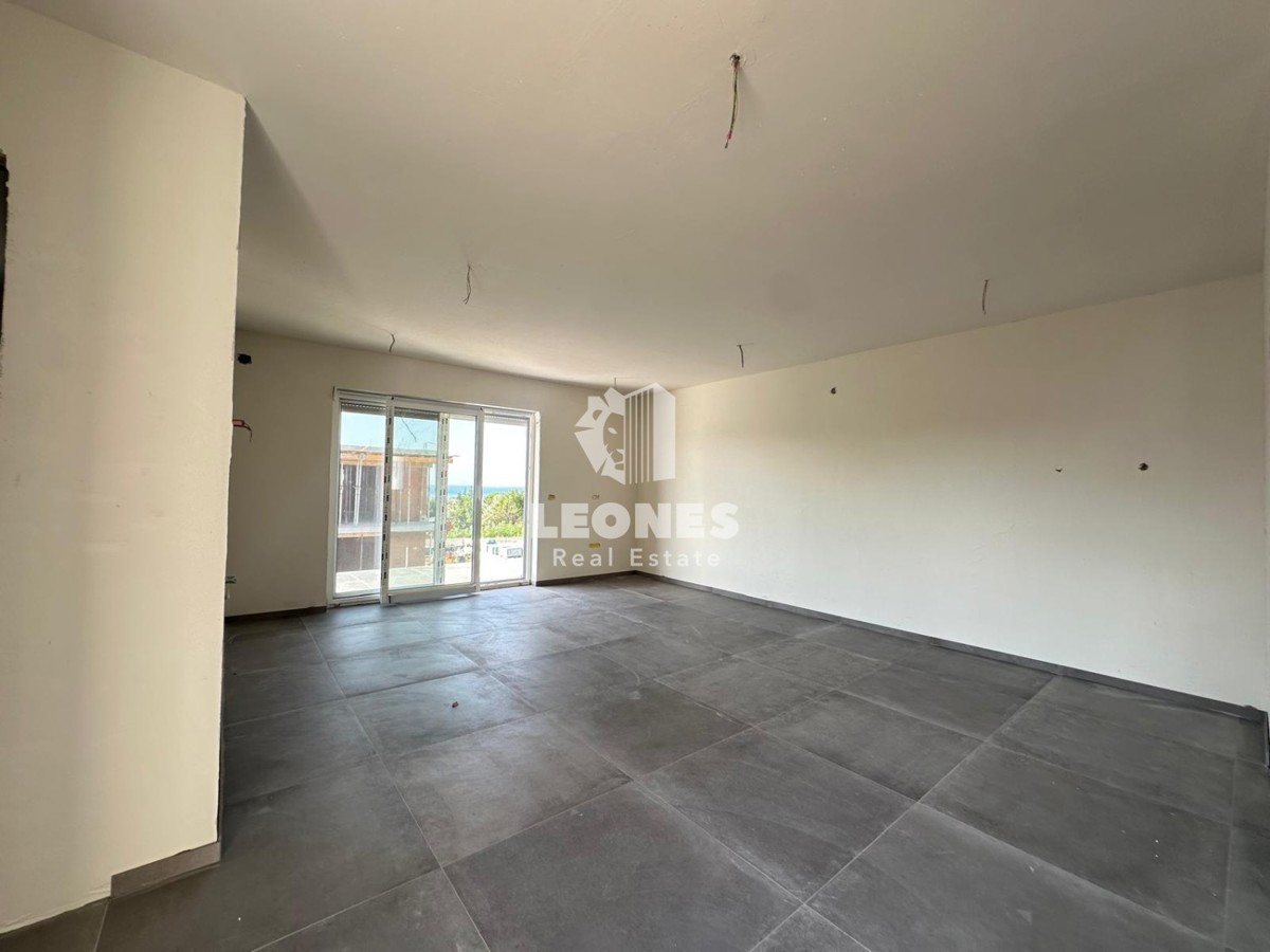 Stanovanje v novogradnji z dvema spalnicama in strešno teraso s pogledom na morje v Zambratiji