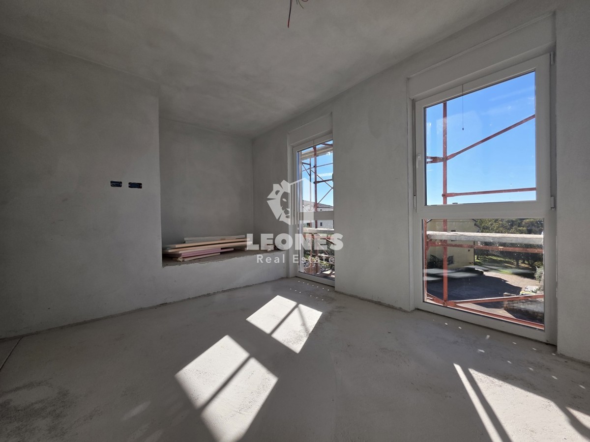 Dvojček hiša z bazenom v bližini Umaga