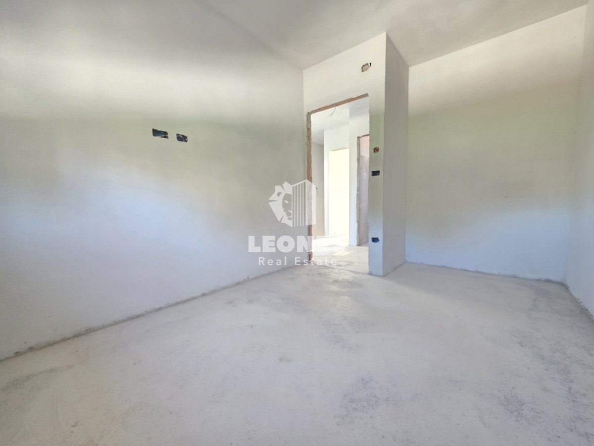 Dvojček hiša z bazenom v bližini Umaga