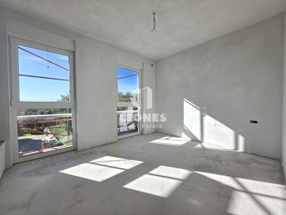 Dvojček hiša z bazenom v bližini Umaga