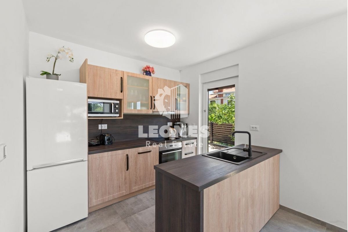 Moderna vila z bazenom in pogledom na morje v Vabrigi, blizu Poreča