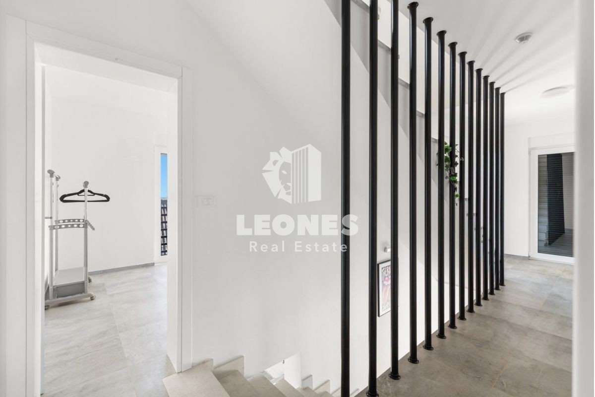 Moderna vila z bazenom in pogledom na morje v Vabrigi, blizu Poreča