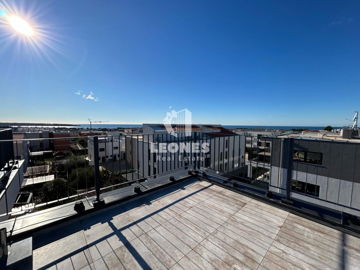 Ekskluzivno stanovanje s panoramskim pogledom na morje v Novigradu