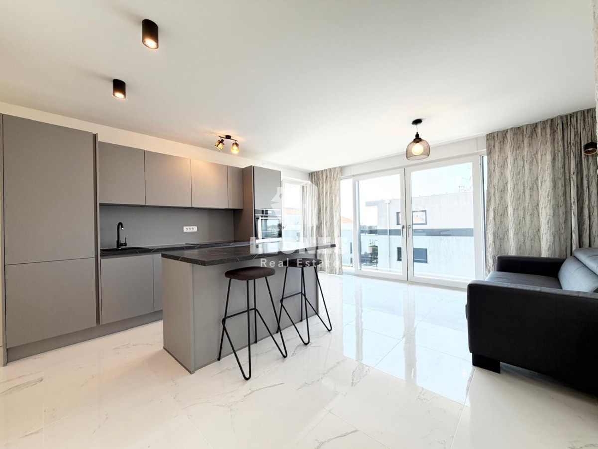 Ekskluzivno stanovanje s panoramskim pogledom na morje v Novigradu