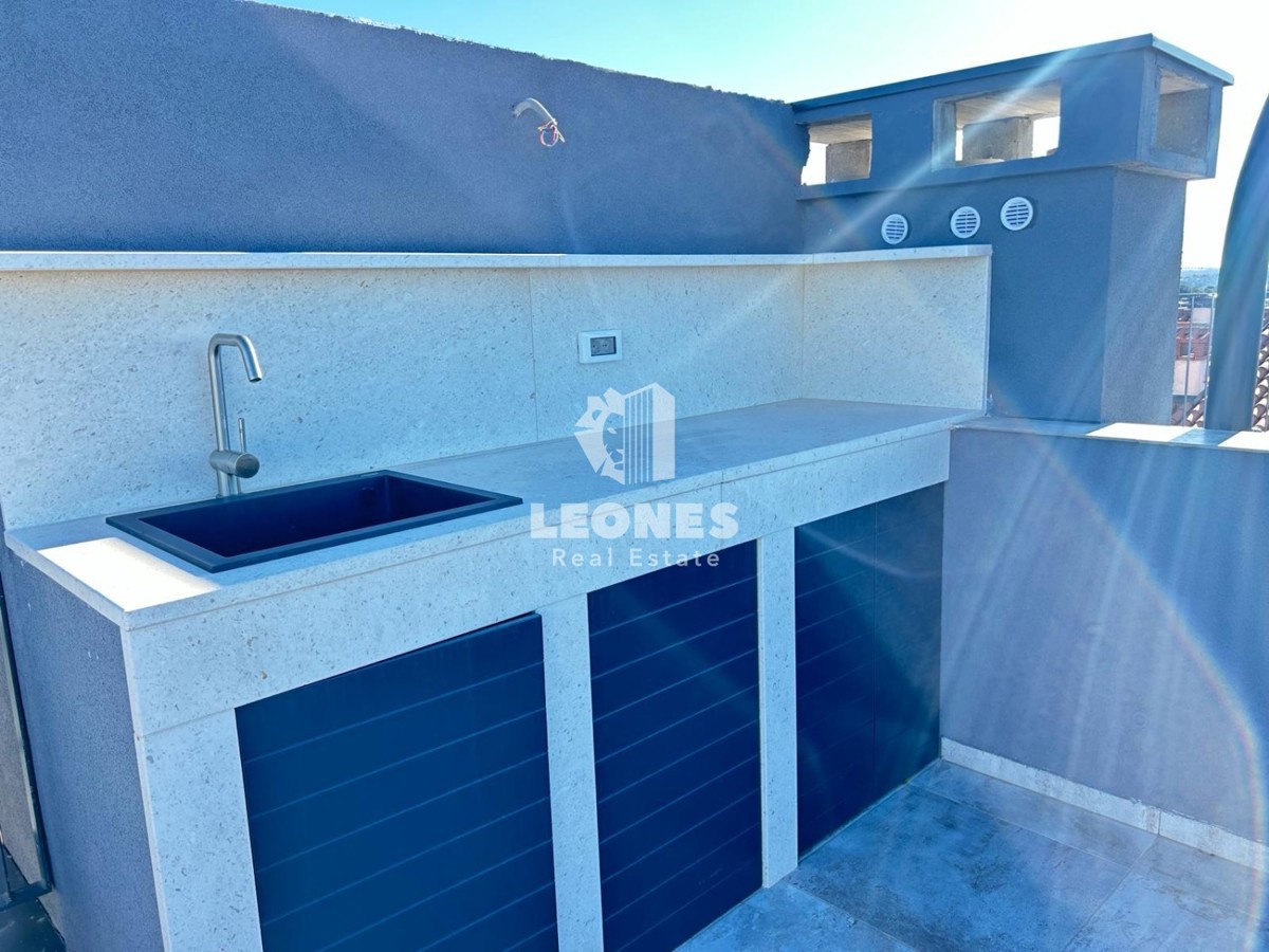 Ekskluzivno stanovanje s panoramskim pogledom na morje v Novigradu