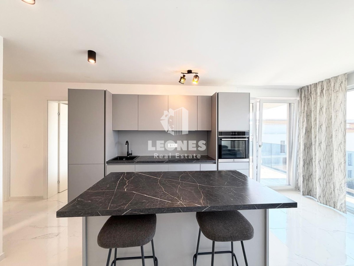 Ekskluzivno stanovanje s panoramskim pogledom na morje v Novigradu