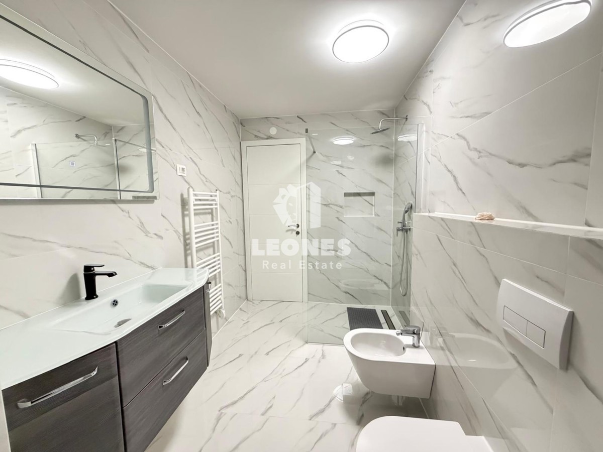 Ekskluzivno stanovanje s panoramskim pogledom na morje v Novigradu