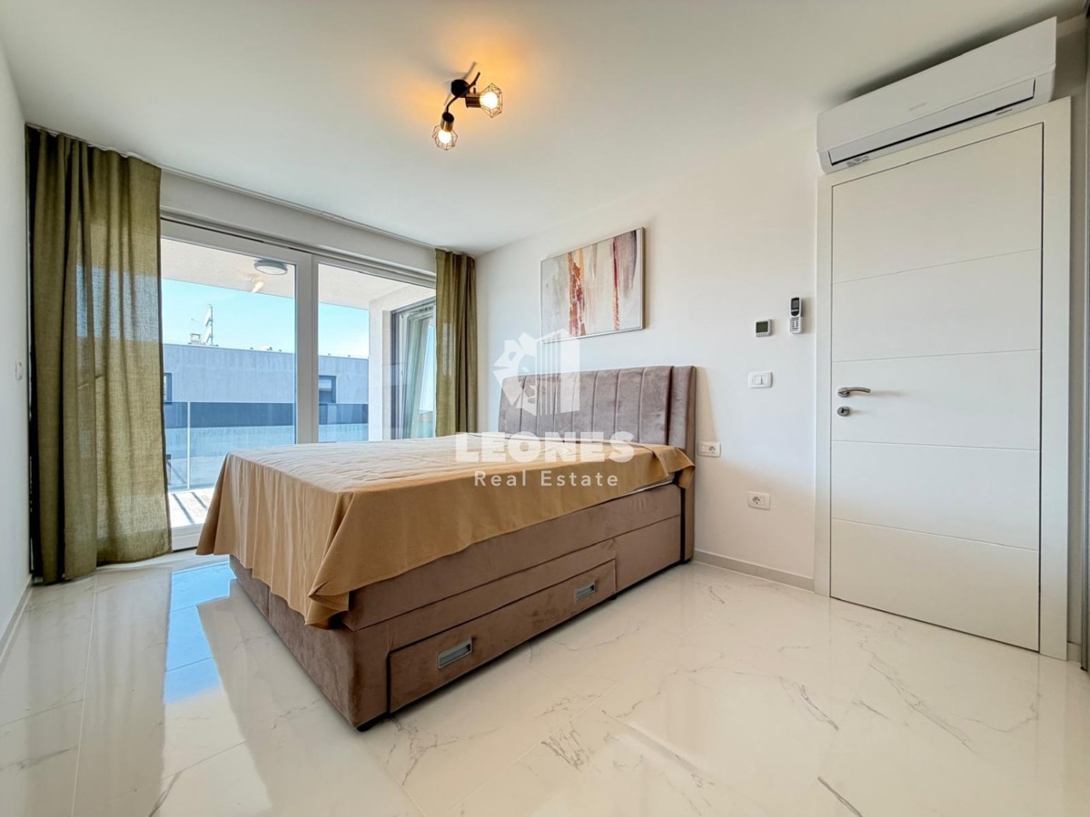 Ekskluzivno stanovanje s panoramskim pogledom na morje v Novigradu