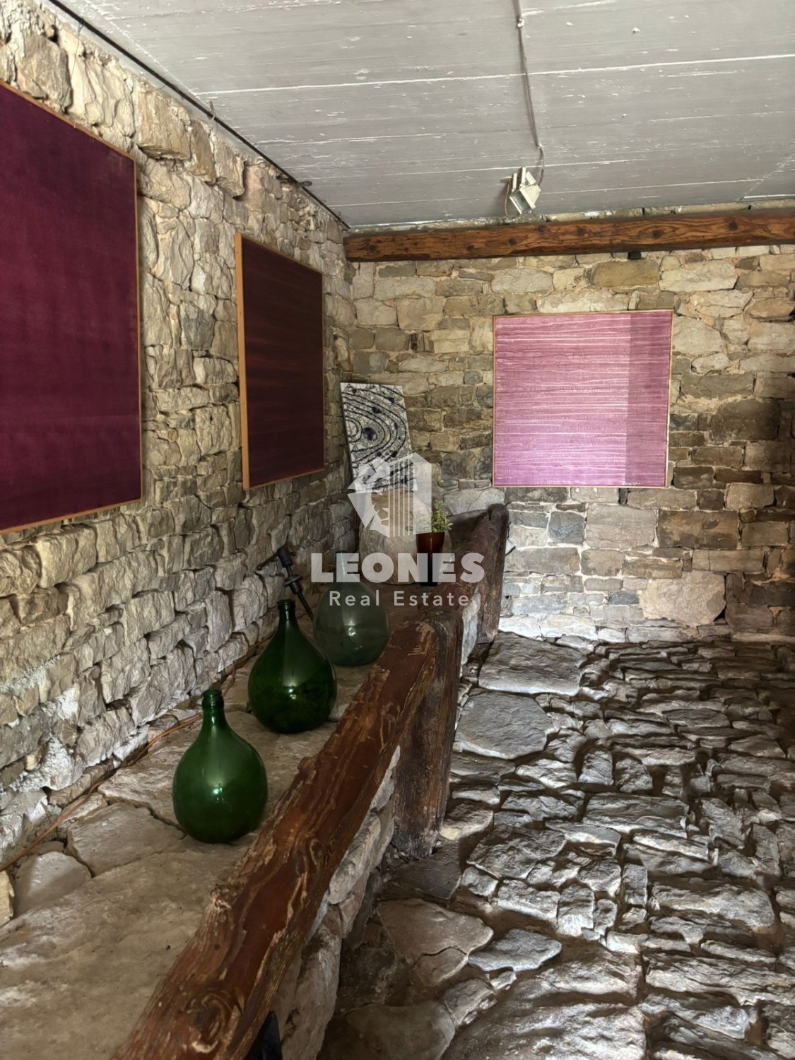 Čudovita kamnita samostojna hiša v bližini Buj s pogledom na morje