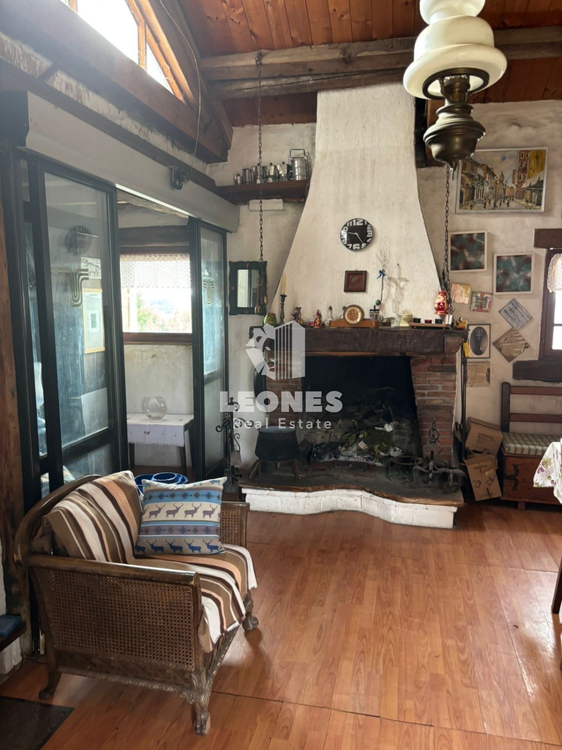 Čudovita kamnita samostojna hiša v bližini Buj s pogledom na morje