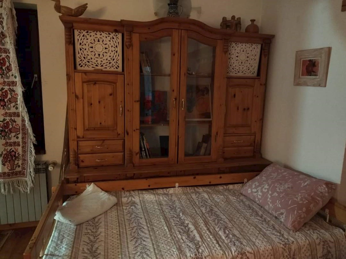 Krk, Malinska. Samostojna hiša, 300 metrov od morja.
