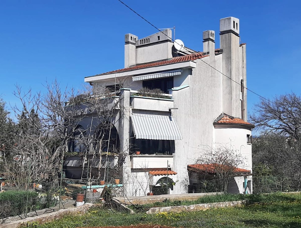 Krk, Malinska. Samostojna hiša, 300 metrov od morja.