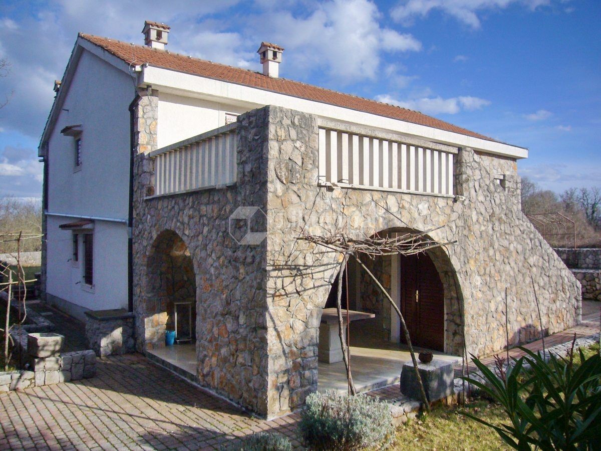 Otok Krk, Dobrinj. Kamnita hiša