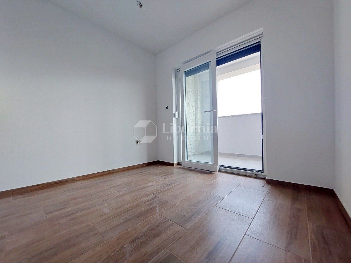 Otok Krk, Kornić. Dvonadstropni apartma s pogledom na morje.