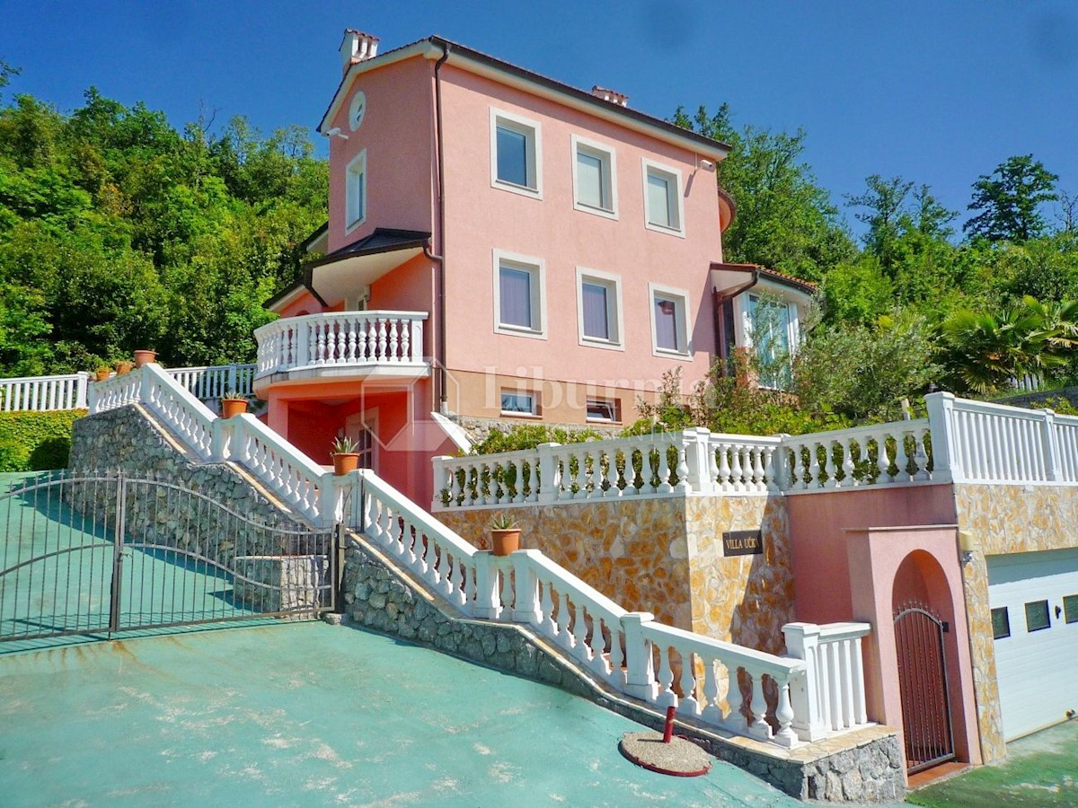 Opatija. Luksuzna vila z bazenom, garažo in pogledom na morje.