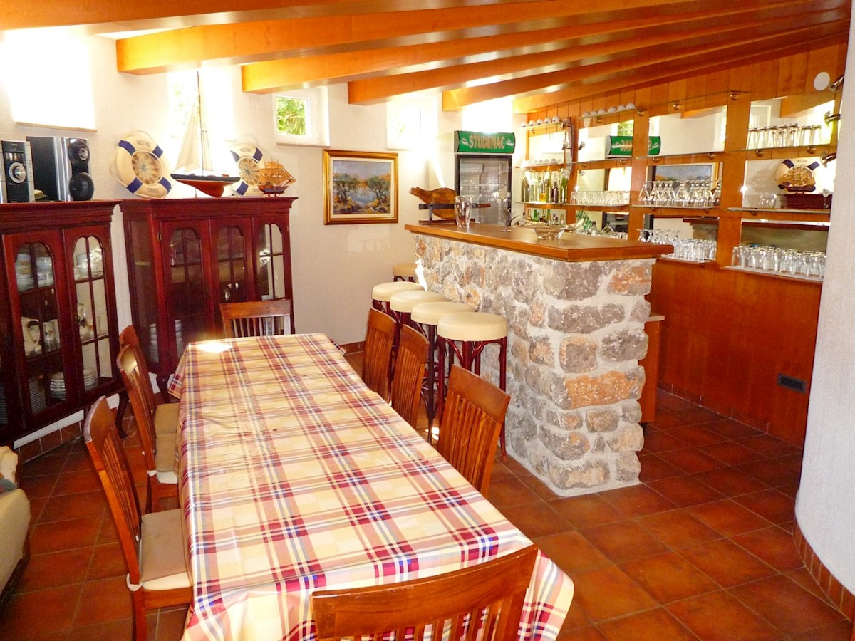Opatija. Luksuzna vila z bazenom, garažo in pogledom na morje.