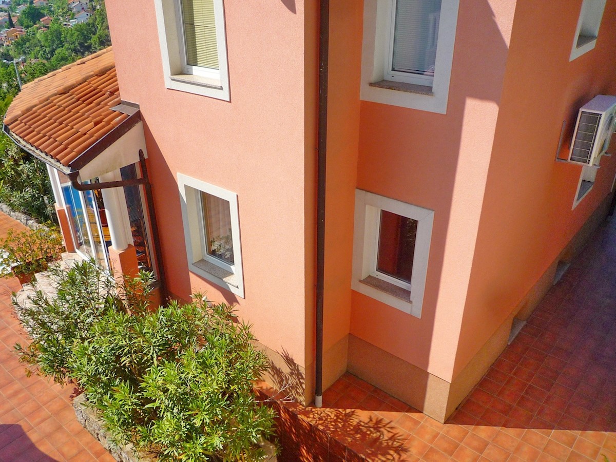 Opatija. Luksuzna vila z bazenom, garažo in pogledom na morje.