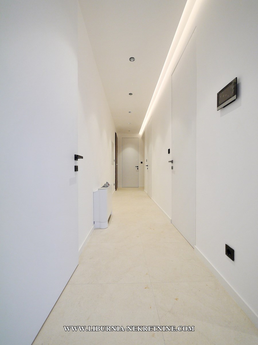 Mesto Krk, Apartma v prvem nadstropju s pogledom na morje