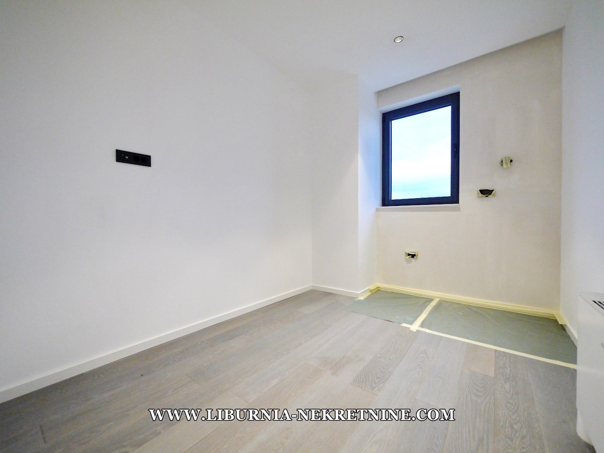 Mesto Krk, Apartma v prvem nadstropju s pogledom na morje